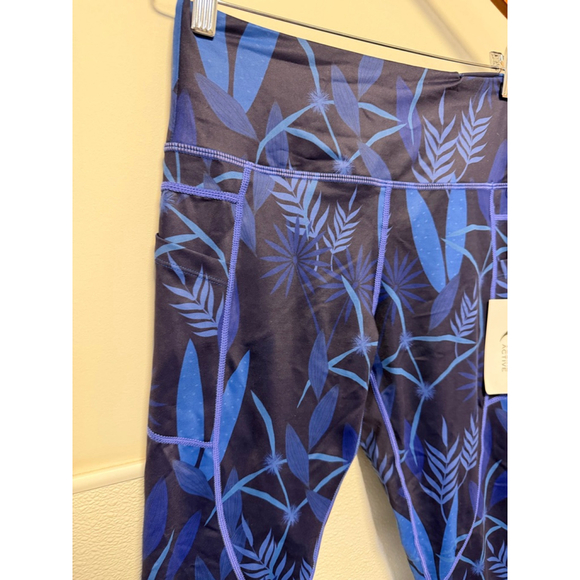 Women's ZYIA ACTIVE Blue Navy Tropical Print Hi-Rise Capri Leggings SZ 6-8 New - Picture 8 of 16